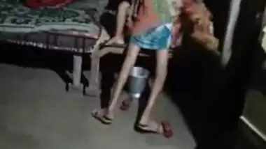 MMS video of Desi MILF in sari tempting father-in-law into XXX fucking