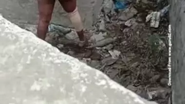 Caught lewd aunt for quick masturbating outdoor, scandal desi XXX mms