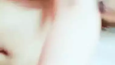 Webcam video of good-looking Desi girl oiling wonderful body