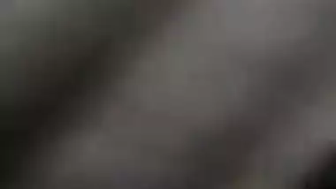 Man wears a sex condom and shoves XXX instrument into hairy Desi pussy