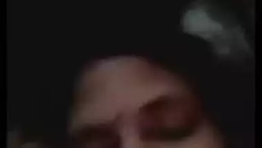 Amateur Desi whore makes online clients horny showing her XXX tits