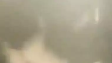 Guy fucks his 18-year-old GF’s pussy in Indian outdoor sex