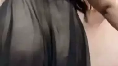 Tattooed cam girl nude pussy rubbing viral video call