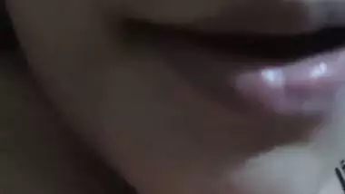 Close up selfie video of desi bhabhi showing nude body