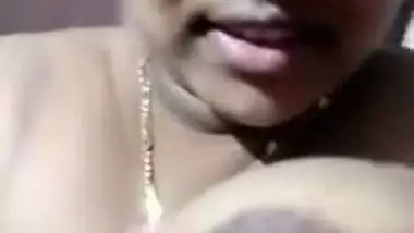 Desi nude milf shoots her naked MMS for her lover