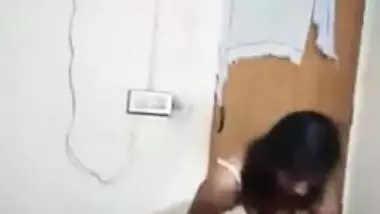Dude makes amateur XXX video of Desi chick putting her clothes on