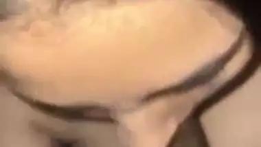 Delhi babe gives a sexy blowjob in Indian sex video