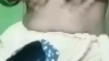 Indian aunty takes off bra to brag about XXX fruits on the camera