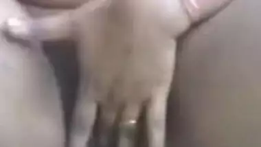 Curvy Desi village girl shows perky XXX tits and pussy in MMS clip