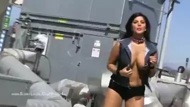 Big Tit Sunny Leone Naked on a Rooftop in LA Hot Shoot