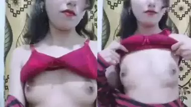 Kashmiri Teen Girl Showing Her Small Tits indian tube porno