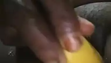 XXX pussy consumes veggie as sex toy in solo show by the Desi woman