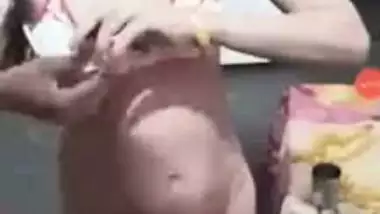 Fucker touches Desi girl's XXX body parts in the homemade MMS video