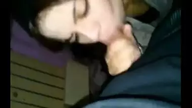 Desi MMS video of amateur chick pleasing her man with XXX blowjob
