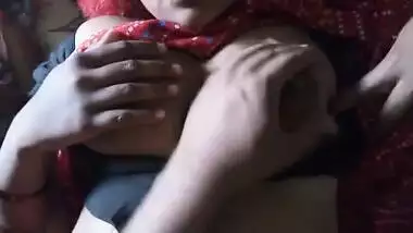Amateur porn clip in which Indian boy grabs girlfriend's juicy boobs