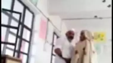 Old teacher fucked his student mom to help daughter! Desi MMS video