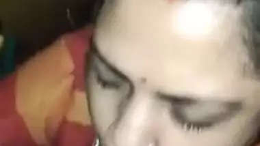 Bengali Desi XXX bitch giving a nice blowjob to her neighbour MMS