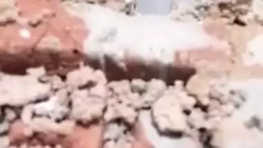 Curious Desi boy sneakily films neighbor's outdoor XXX sex with wife