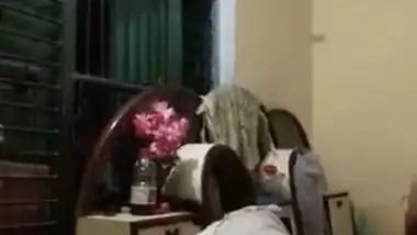 Horny desi randi showing in erotic mood client recording his mobile