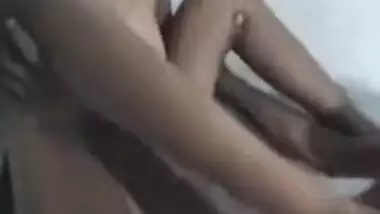 MMS video of Desi girl with sunglasses gives pussy to her XXX lover