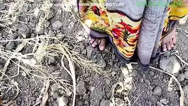 Khet Me Ja Rahi Jawan Ladaki Ko Samajh Ga Aur Kam Ho Gaya