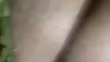 Big ass of amateur Desi XXX webcam model is shown to a horny male