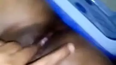 Desi girl has a sex XXX pussy to be masturbated and fingered in shower