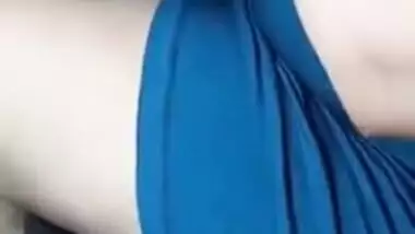 Driver manages to touch Indian passenger's pussy and tits during riding