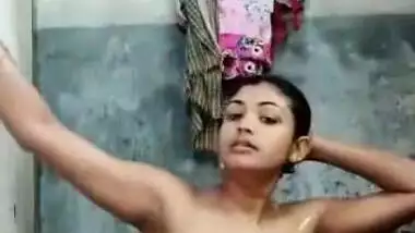 Sexy Desi Bhabhi Record Her Bathing Video For Lover