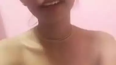 Skinny Desi teen takes off clothes while recording XXX selfie clip