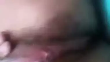 Super-horny Indian girl uses different things as a source of porn bliss