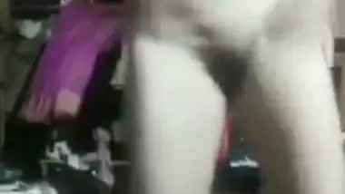 Horny village Desi XXX girl masturbating her bald pussy on cam