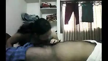 Indian porn mms of Gujrat bhabhi gives a hot blowjob to her lover