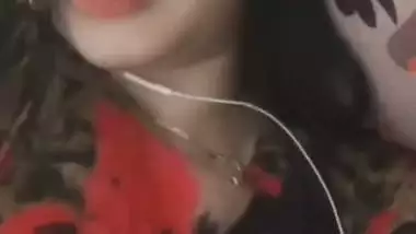 Gorgeous girlfriend white boobs showing to boyfriend