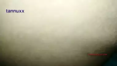 Tricky Desi homeowner drags naive maid into XXX affair on floor