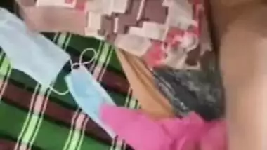 Girl pleases Desi boyfriend with pussy before giving him a XXX handjob