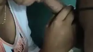 Mature Randi Desi aunty gives XXX blowjob to her old friend MMS