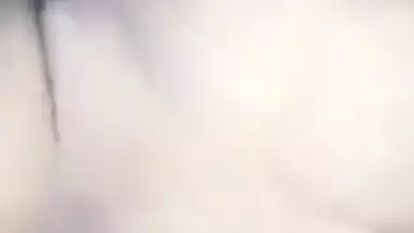 Boyfriend makes MMS video of him sticking XXX dick into Desi pussy