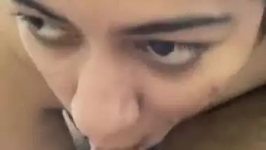 Sexy nude babe gives a desi blowjob to her guy