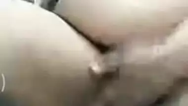 Desi MILF invites viewers to watch her XXX parts during sex posing