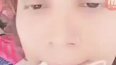 Busty Desi whore films herself for her XXX viewers in the MMS video