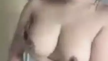 Naked aunty in apartment making video for secret lover