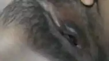 Slim webcam sweetie shows off her nude Desi body and hairy twat