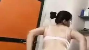 Exclusive-sexy Srilankan Girl Strip Her Cloths And Showing Her Boobs And Pussy