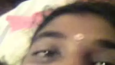 Smart indian Mallu Girl doing handjob to her BF before fuck