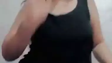 Sexy, big boob babe shows her big ass in nude MMS