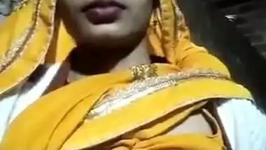Sexy Marwadi Bhabhi Exposing Big Boobs For Lover