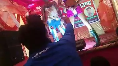 Desi hot girl stage dance very hot