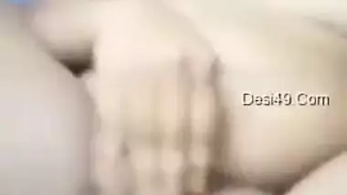 Naked Desi bombshell gently massages her XXX vagina in the bedroom