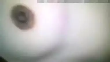 Ensnaring Desi female flashes her XXX boobs in close-up sex shooting